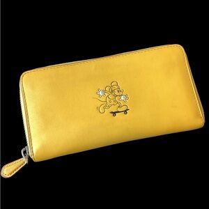 Special Edition Coach Mickey Mouse Yellow Zip around wallet (t55/ac)